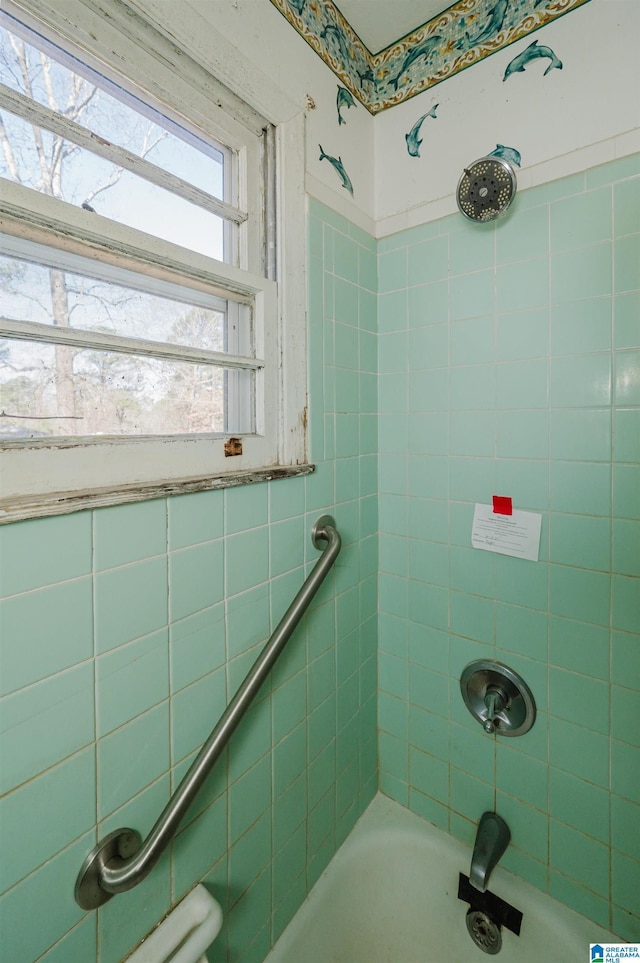 full bath featuring washtub / shower combination