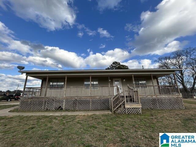 view of front of home featuring covered porch and a front lawn