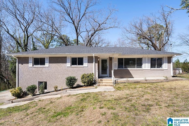 view of front of home featuring a front lawn and brick siding