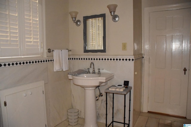 bathroom featuring tile walls and tile patterned floors