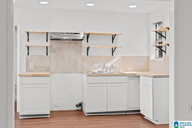 interior space featuring a sink, light wood-style flooring, and recessed lighting