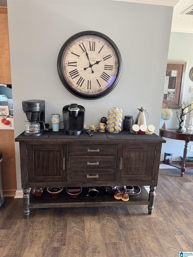 room details with visible vents and wood finished floors