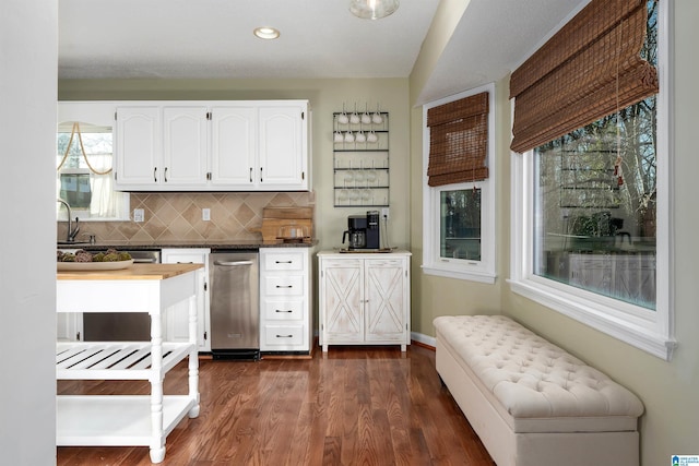 kitchen featuring recessed lighting, dark wood-type flooring, white cabinetry, baseboards, and tasteful backsplash