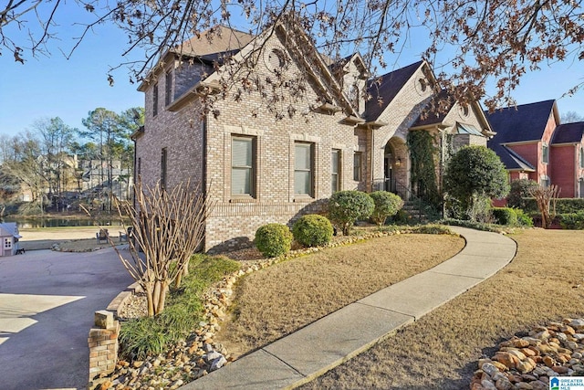 view of front facade featuring brick siding