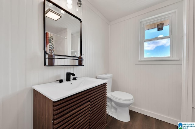 full bathroom featuring a shower with curtain, vanity, toilet, and wood finished floors