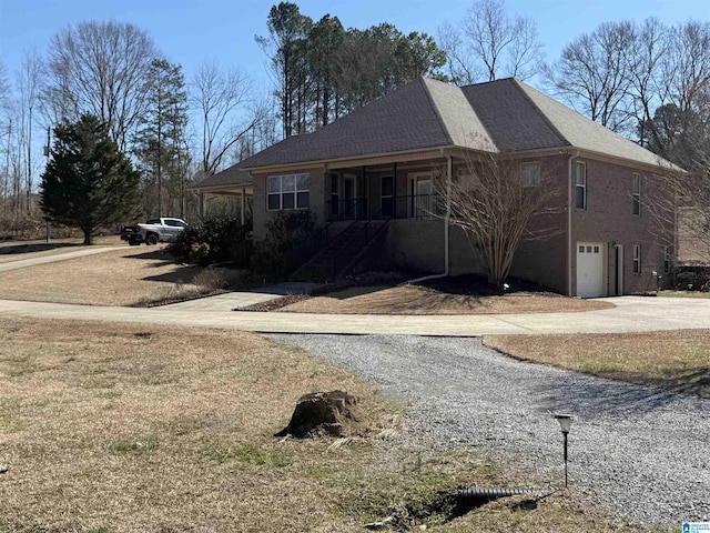 view of front of house with driveway and an attached garage