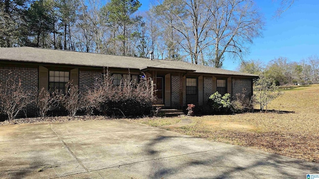 Listing photo 3 for 389 2nd St N, Centreville AL 35042