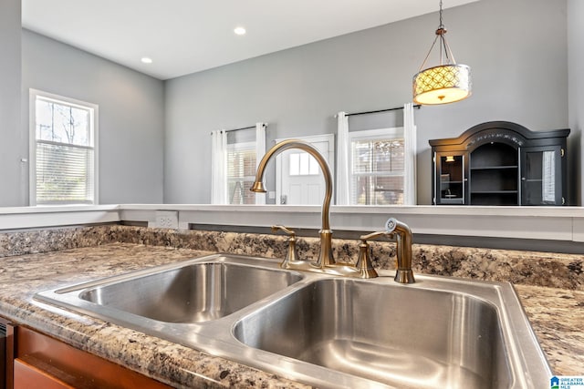 room details with hanging light fixtures, a sink, and recessed lighting