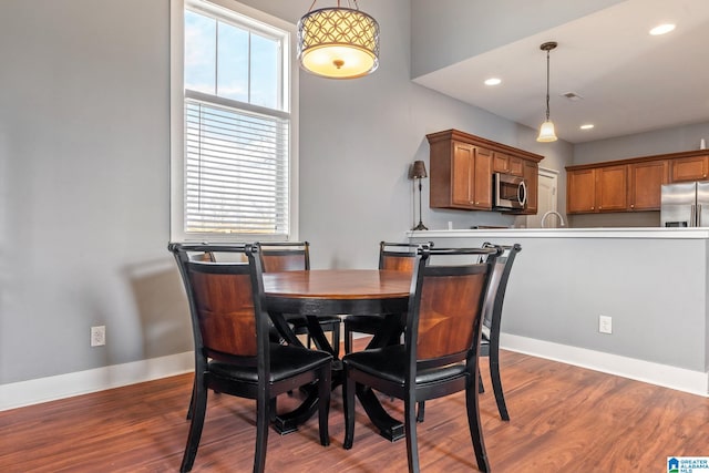 dining room featuring dark wood-type flooring, recessed lighting, and baseboards