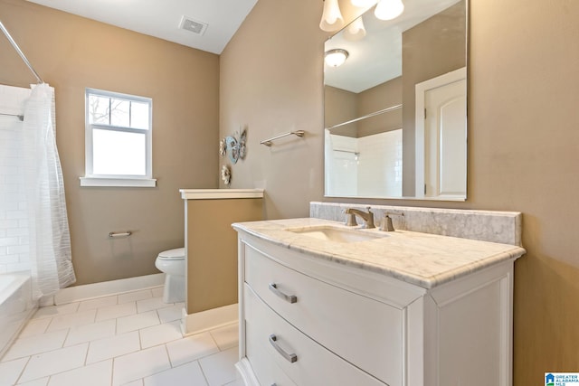 full bath featuring visible vents, toilet, tile patterned flooring, shower / bath combo with shower curtain, and vanity