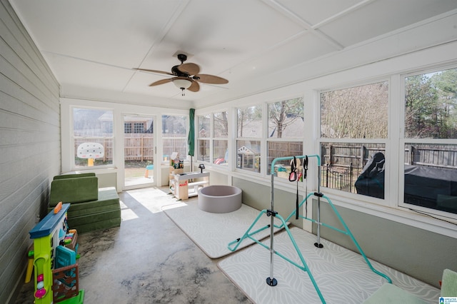 sunroom / solarium with a ceiling fan