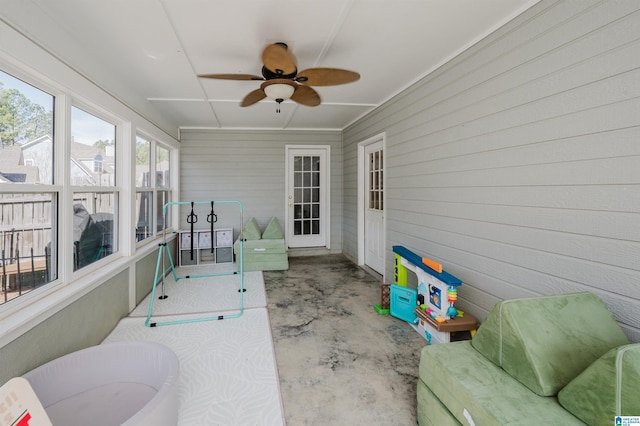 sunroom / solarium with a ceiling fan