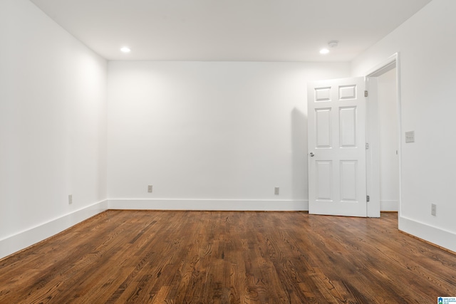 spare room featuring dark wood-style floors, recessed lighting, and baseboards