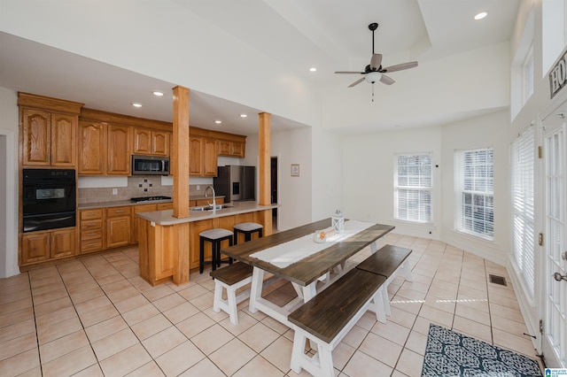 dining space featuring light tile patterned floors, recessed lighting, a ceiling fan, visible vents, and a raised ceiling