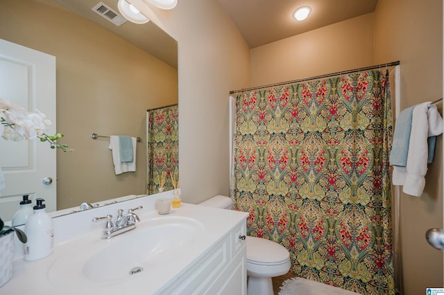 full bath featuring a shower with curtain, visible vents, vanity, and toilet