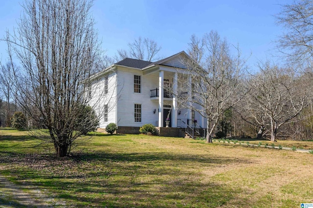 greek revival inspired property featuring a front yard