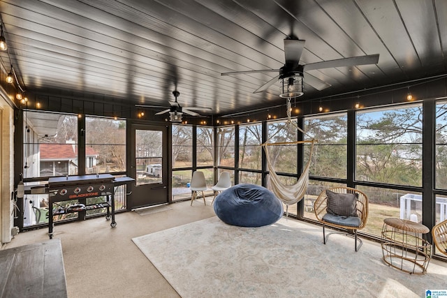 sunroom featuring a ceiling fan