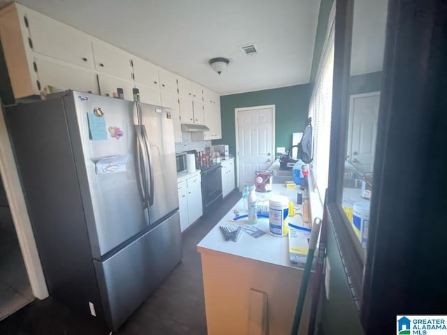 kitchen featuring light countertops, visible vents, appliances with stainless steel finishes, white cabinetry, and under cabinet range hood