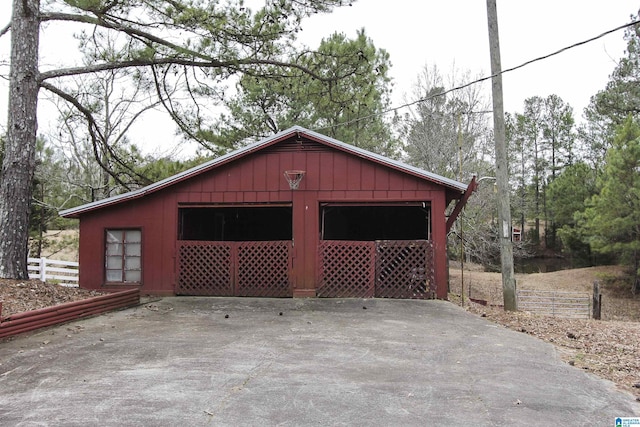 detached garage with fence