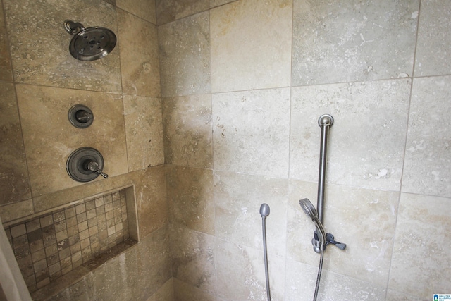 details featuring tiled shower