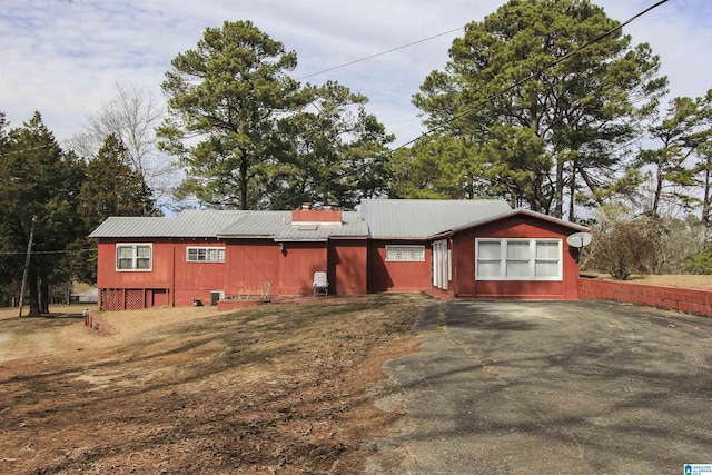 view of front of property featuring metal roof