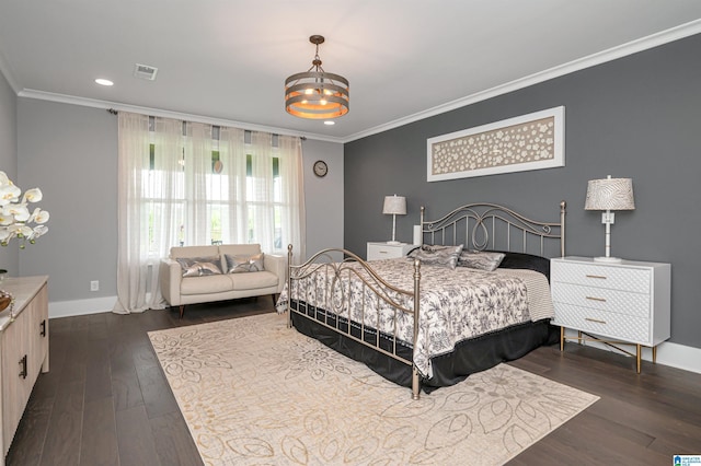 bedroom featuring visible vents, baseboards, dark wood-style flooring, crown molding, and recessed lighting