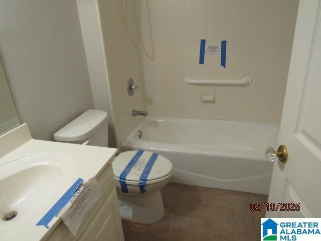 full bathroom featuring toilet, shower / bathtub combination, tile patterned flooring, and vanity