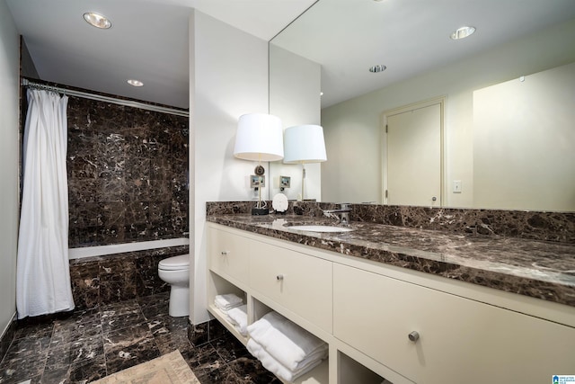 full bathroom featuring toilet, marble finish floor, shower / bath combo with shower curtain, vanity, and recessed lighting