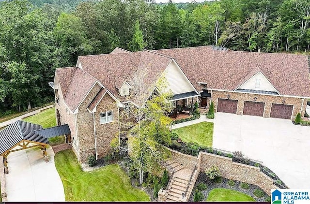 bird's eye view featuring a forest view