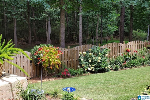 view of yard featuring fence