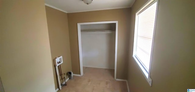 clothes washing area with washer hookup, laundry area, and baseboards