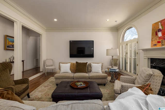 living room featuring recessed lighting, a fireplace, wood finished floors, visible vents, and ornamental molding