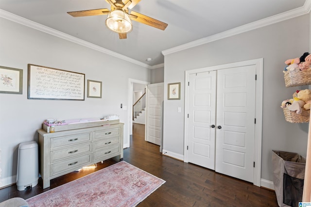 bedroom featuring dark wood-style flooring, a ceiling fan, baseboards, ornamental molding, and a closet