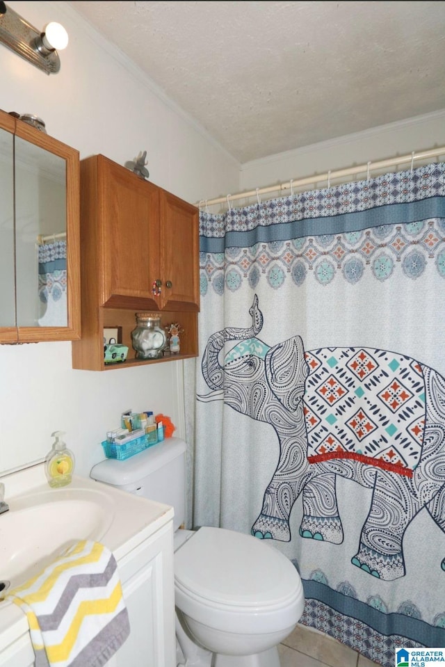 full bath with a textured ceiling, toilet, vanity, a shower with curtain, and tile patterned floors