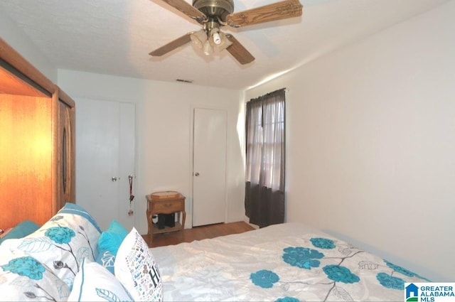 bedroom with a ceiling fan, a closet, and visible vents