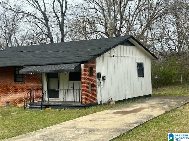 view of outbuilding