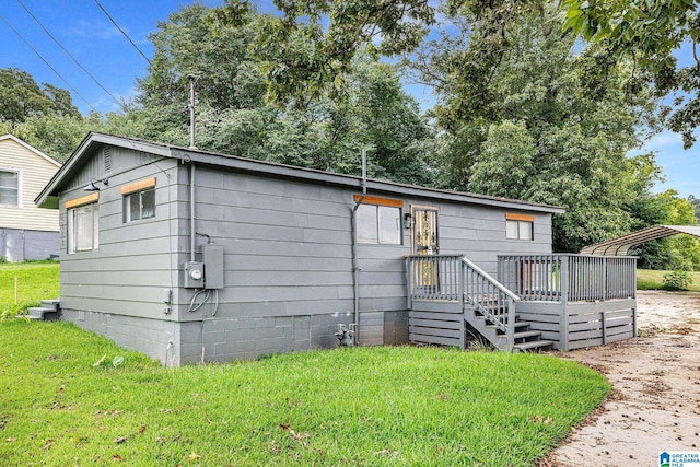 view of front of property with a wooden deck and a front lawn