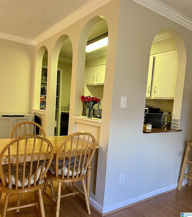 171 Old Montgomery Hwy Unit A, Homewood, AL 35216 - dining space with wood finished floors, a textured ceiling, ornamental molding, and baseboards