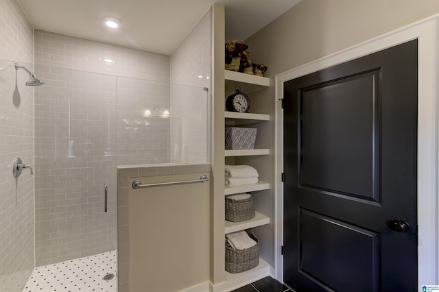 full bathroom featuring a tile shower