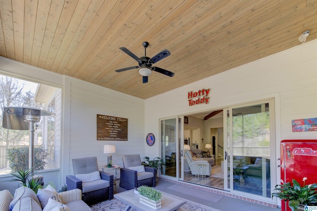 exterior space featuring a ceiling fan