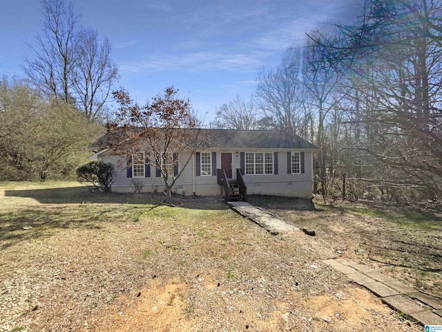 ranch-style house with crawl space and a front yard