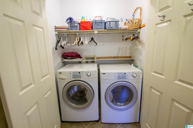 washroom with tile patterned flooring, laundry area, and independent washer and dryer