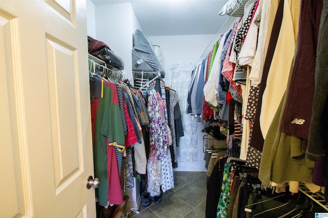 walk in closet featuring tile patterned floors