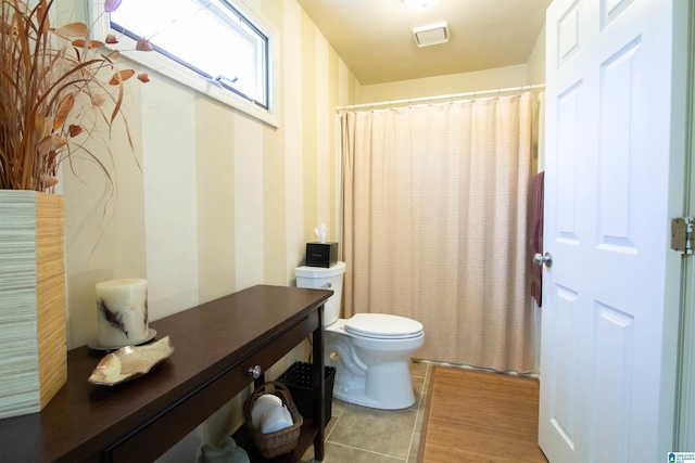 full bath featuring toilet, vanity, visible vents, and a shower with shower curtain