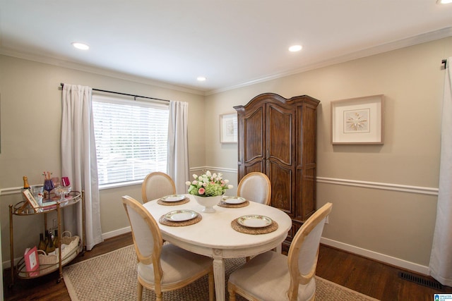 dining space with visible vents, baseboards, dark wood-style flooring, crown molding, and recessed lighting