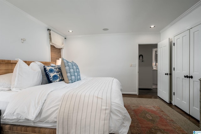 bedroom featuring recessed lighting, a closet, wood finished floors, and crown molding