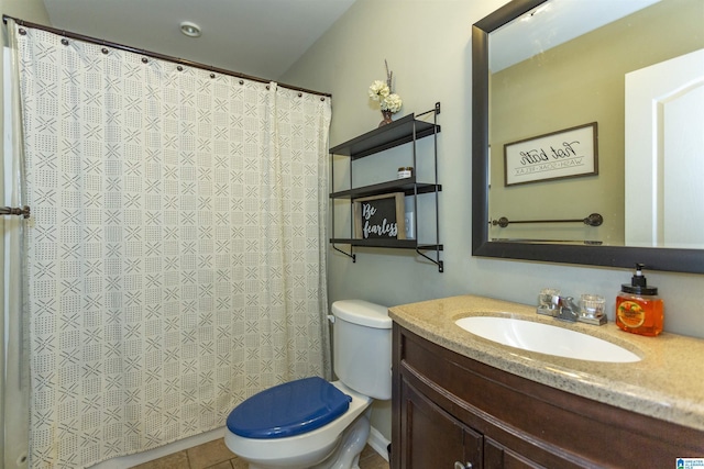 full bath with vanity, toilet, and a shower with curtain