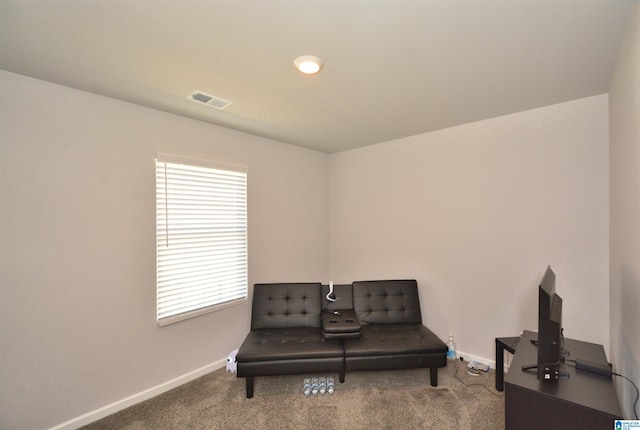 living area featuring carpet, visible vents, and baseboards