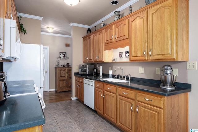 kitchen featuring a sink, dark countertops, white appliances, light tile patterned flooring, and crown molding