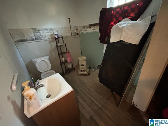 bathroom featuring a wainscoted wall and vanity